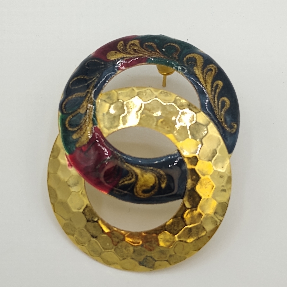 Double Circle Hammered Gold tone and Enamel Post Back Earrings 1980s Vintage - Picture 4 of 8